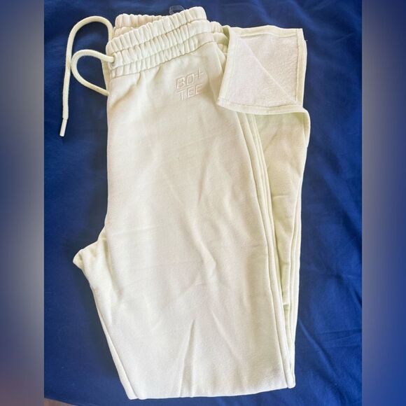 Oh Polly Wide leg Joggers - size small.
Color-lime - Picture 5 of 7